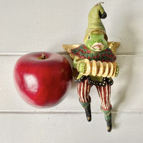 Anthropomorphic Jester Frog Playing Accordion Ornament,  Old World Style - Picture 9 of 9